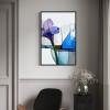 Architectural Bloom - Purpurowy irys abstrakcyjny obraz Minimalistyczna kwiatowa sztuka ścienna z geometrycznym tłem