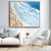 Obraz olejny „Seaside Whispers” – impasto z plażową sceną – oprawiona kwadratowa sztuka ścienna z kolorowymi parasolami i teksturowanymi falami oceanicznymi, letnia dekoracja nadmorska do salonu i sypialni