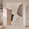 Teksturowana sztuka ścienna inspirowana stylem wabi-sabi – neutralne geometryczne kształty, minimalistyczny wystrój w tonacji ziemi