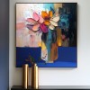 Vivid Essence-Impasto Kwiatowy Martwa Natura Olejny Obraz - Żywe, wielobarwne kwiaty w wazonie ze złotymi akcentami, oprawiona kwadratowa sztuka ścienna do salonu i sypialni